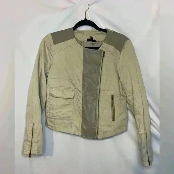 Apt. 9 Jackets & Blazers - Women’s Apt. 9 zip up light tan jacket size small